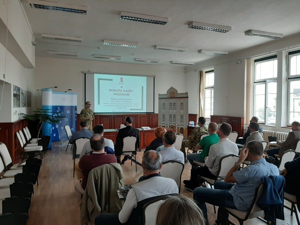 Tájékoztató a Honvéd Kadét Programmal kapcsolatban a Miskolci SZC Berzeviczy Gergely Technikum dísztermében